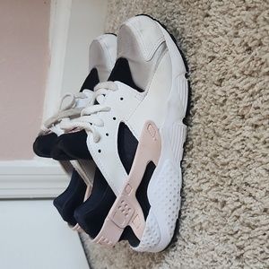 Nike youth Huaraches